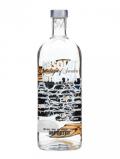 A bottle of Absolut Wild Tea Vodka / 100cl