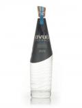 A bottle of AvuÃ¡ CachaÃ§a Prata