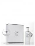 A bottle of Friday Chic Gin Gift Pack