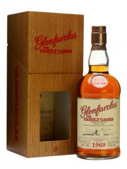 Glenfarclas 1969 / Family Casks A13 / Cask 63 / Wooden Box Speyside Whisky