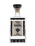 A bottle of Senor Artesano Blanco